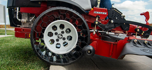 Airless Tractus Tire and Wheel Combo 